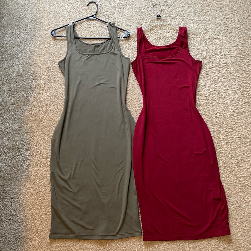 Size medium Bodycon dresses. Never worn. Bundle both for $25